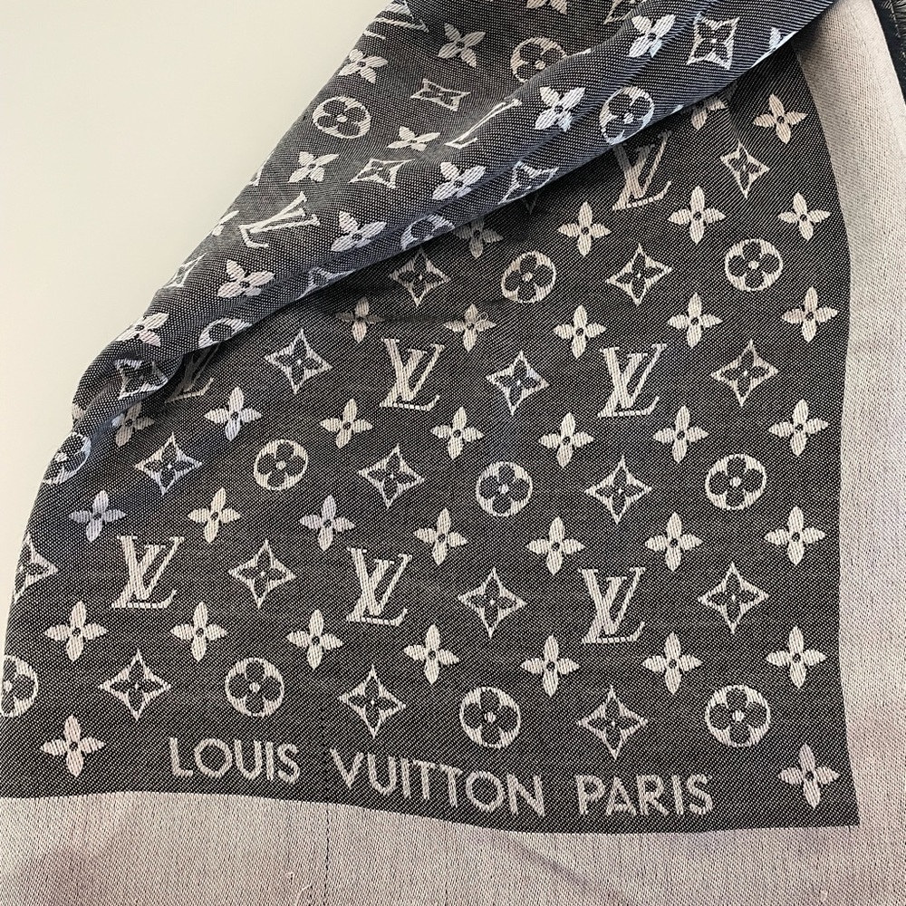 AUTHENTIC LOUIS VUITTON scarf